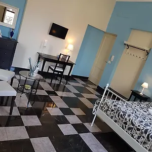 Central Suites ** CTA
